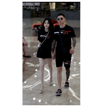 Bộ Thể Thao Nam Nữ Với Hoạ Tiết TOMMY Trước Áo Cưc Hot