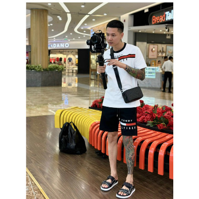 Bộ Thể Thao Nam Nữ Với Hoạ Tiết TOMMY Trước Áo Cưc Hot