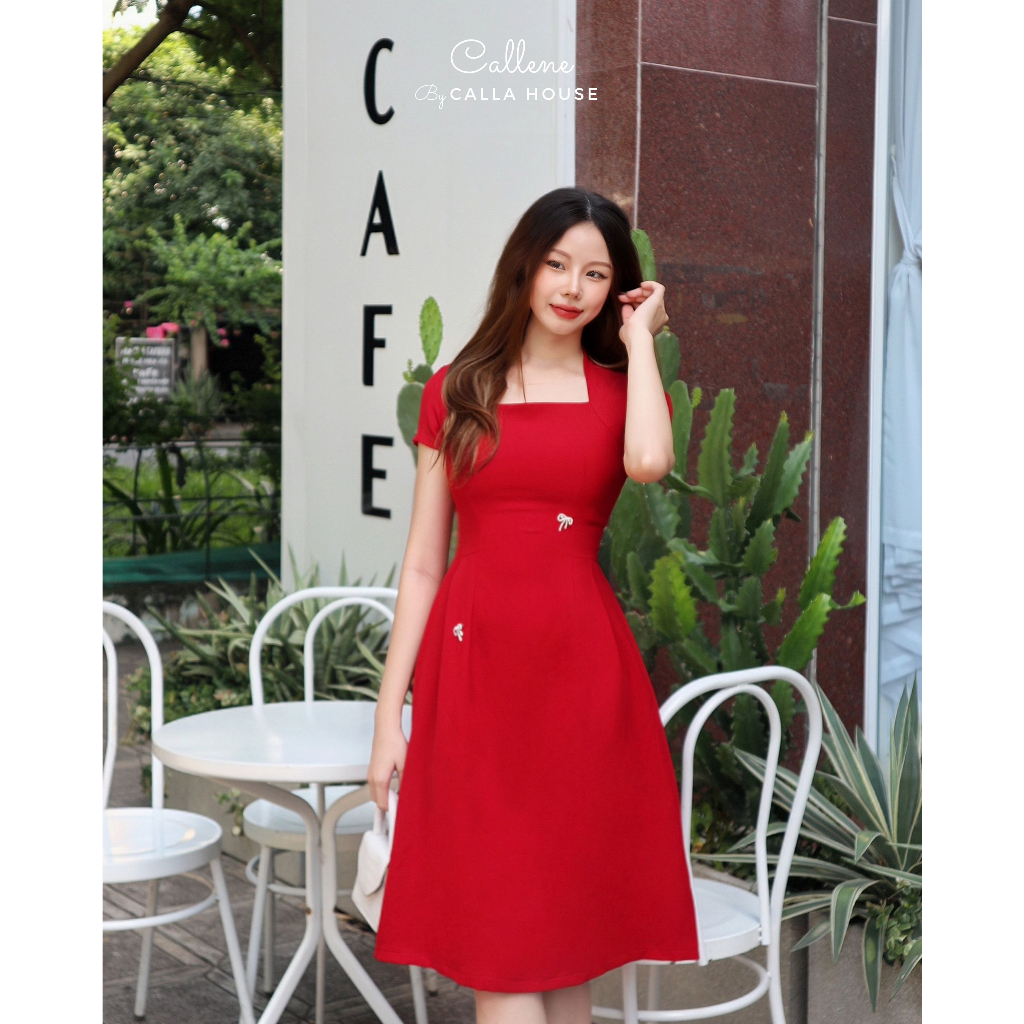 Đầm thiết kế cổ vuông dáng xòe tay ngắn đính tag nơ sang trọng