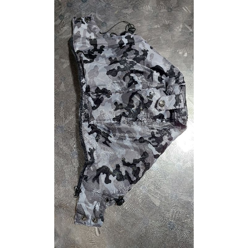 Áo khoác bé trai phao hiệu size 140.