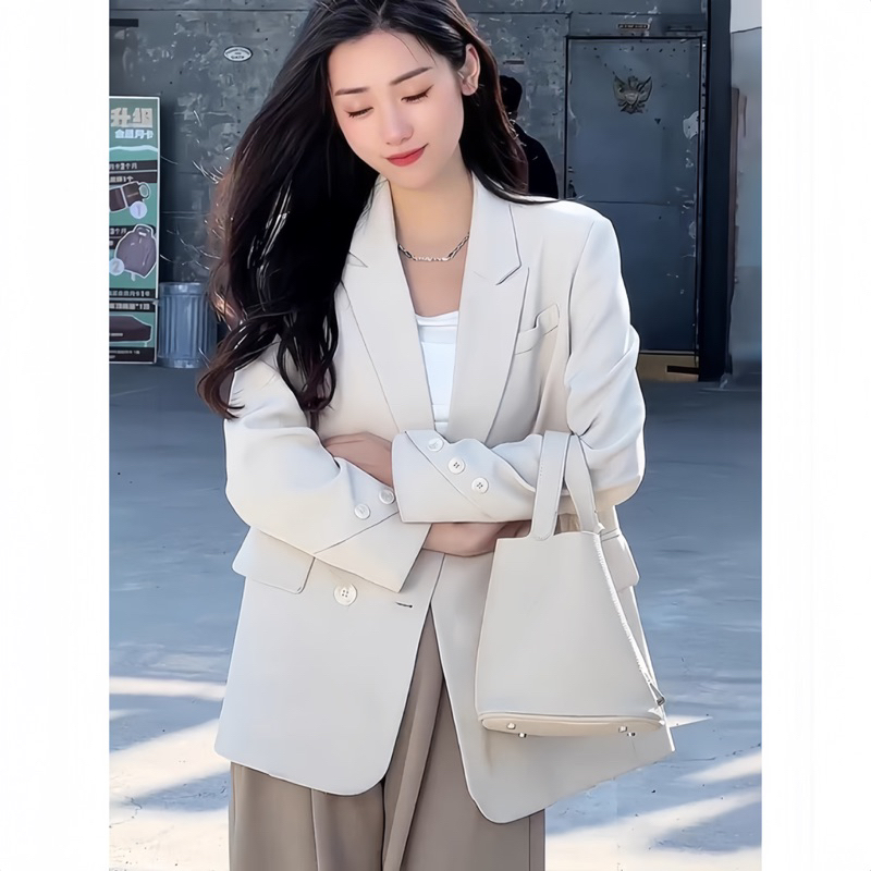 Áo blazer nữ xẻ sau NhunFashion Áo vest nữ dài tay khoác ngoài thiết kế cúc xoắn viền tay xẻ chéo lưng sau siêu hót N98 | BigBuy360 - bigbuy360.vn