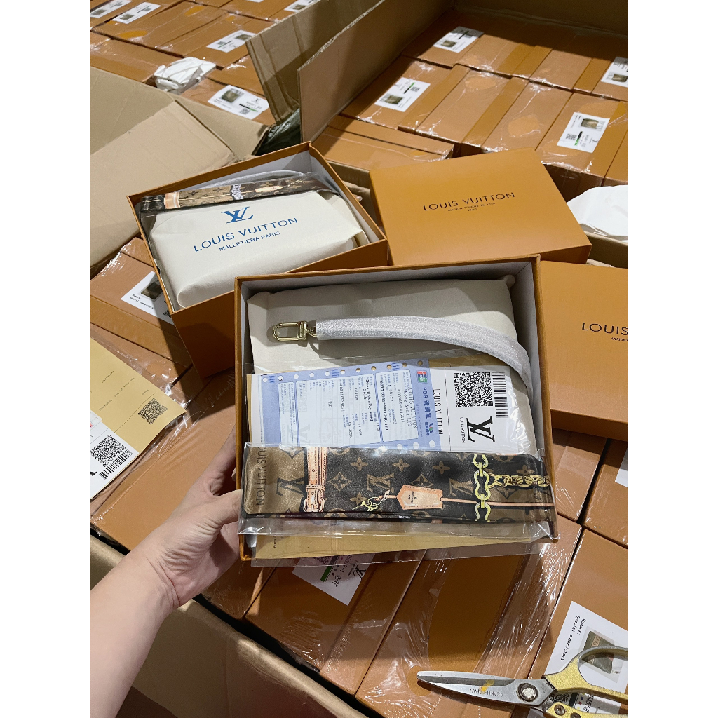 Túi chư L new sz 24cm cầm tay đeo chéo mix khăn cực xinh