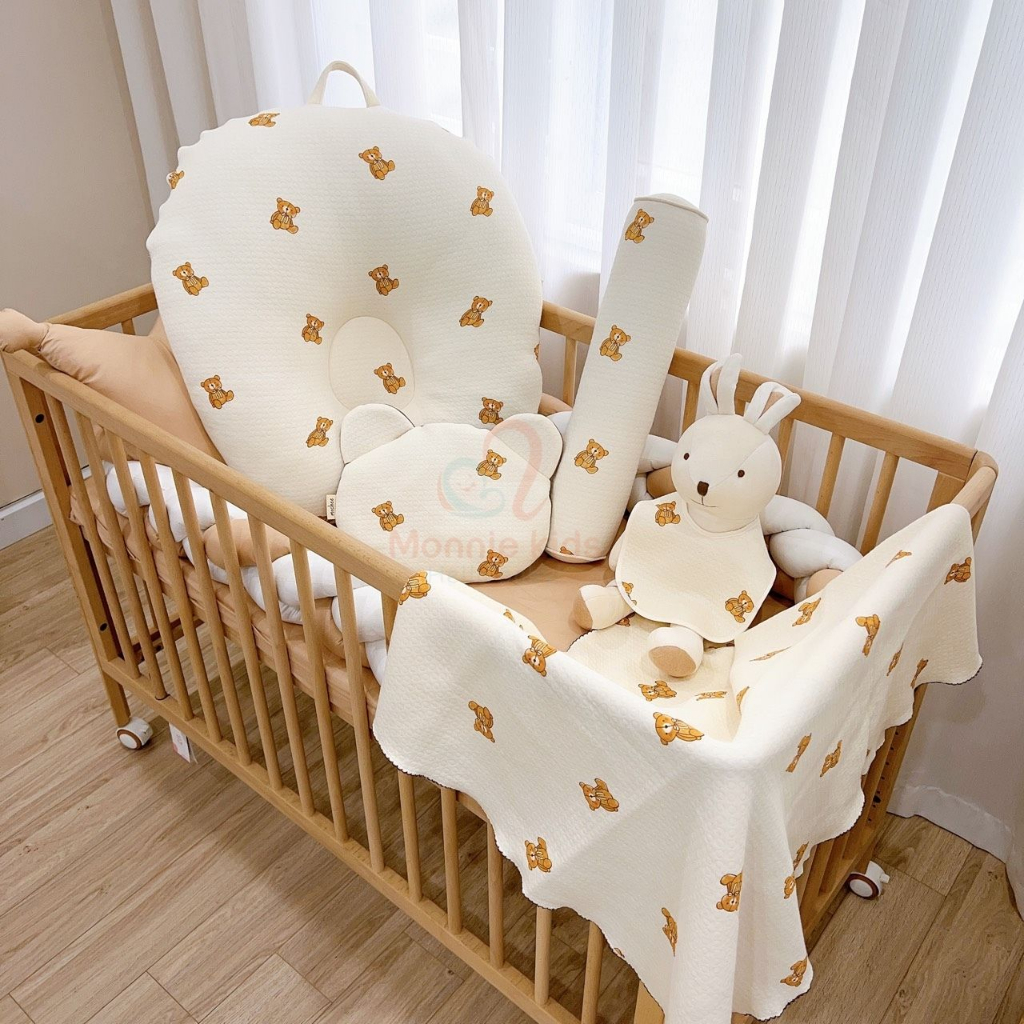 Gối chặn cho bé Mochee gấu teddy 35x36cm, chặn bông lụa cotton cho trẻ 0M+ - Monnie Kids