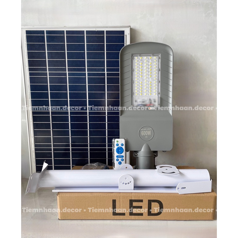 Đèn Bàn Chải Chim Ưng 600W Năng Lượng Mặt Trời - Tấm Pin To - Chiếu Sáng Sân Nhà, Sân Vườn