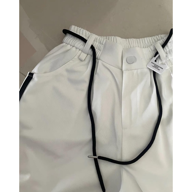 QUẦN THỂ THAO DÀI VIỀN SỌC ĐEN TRẮNG RÚT DÂY