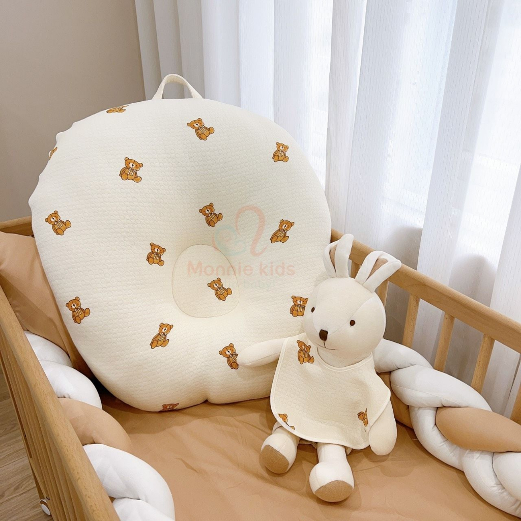 Gối chặn cho bé Mochee gấu teddy 35x36cm, chặn bông lụa cotton cho trẻ 0M+ - Monnie Kids