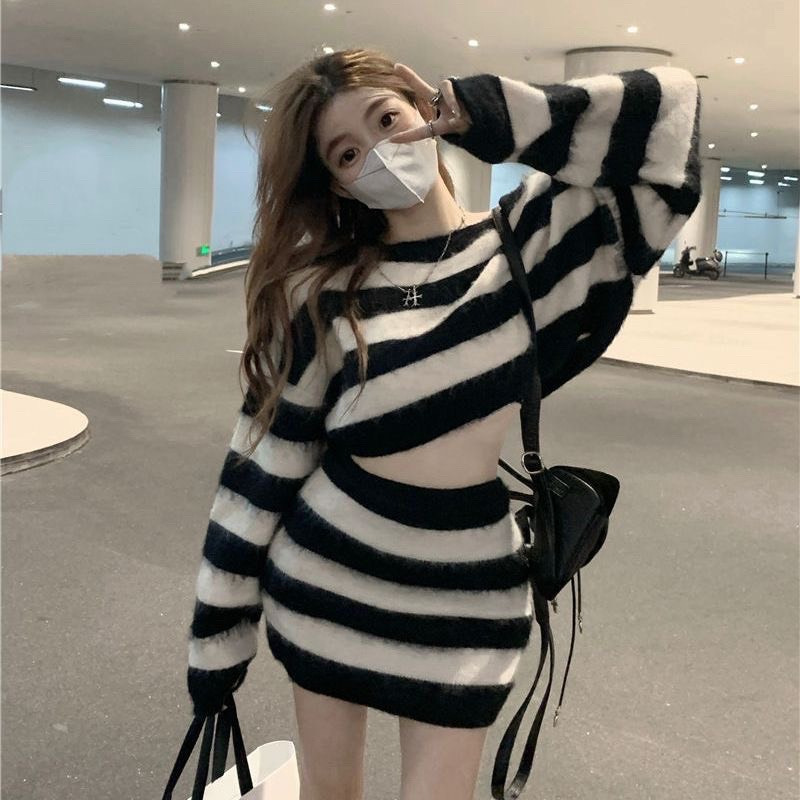 Sét chân váy áo len lông giáng ngắn 2 màu trẻ trung