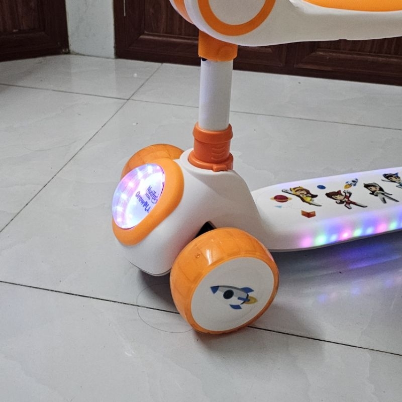 Xe trượt 2 tầng có đèn có nhạc cho bé