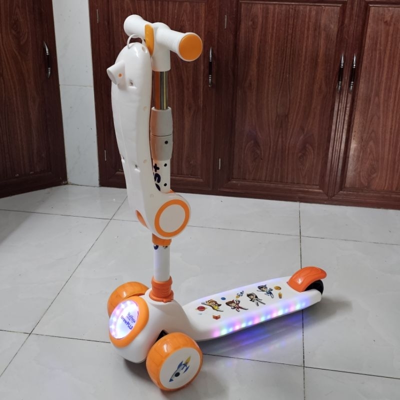 Xe trượt 2 tầng có đèn có nhạc cho bé