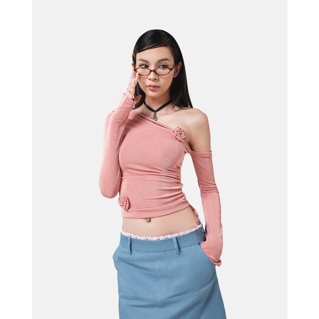 Áo croptop SheByShj xéo vai tay dài màu hồng đính hoa - Rosa Top