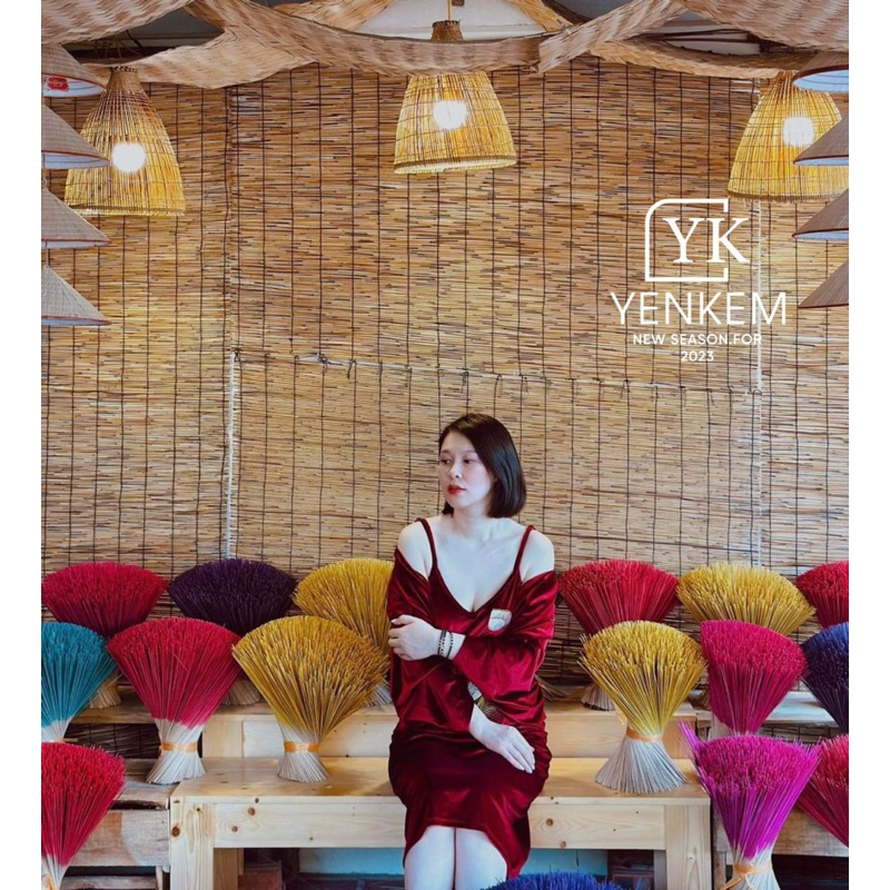 Váy 2 dây nhung xuông thêu hoa có túi sườn