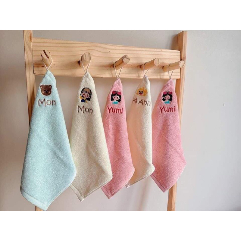 Khăn thêu theo yêu cầu có dây treo size 30x30cm xinh xắn cho bé đi học 🥰