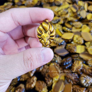 Mặt dây chuyền hồ ly đá thach anh mắt hô vàng
