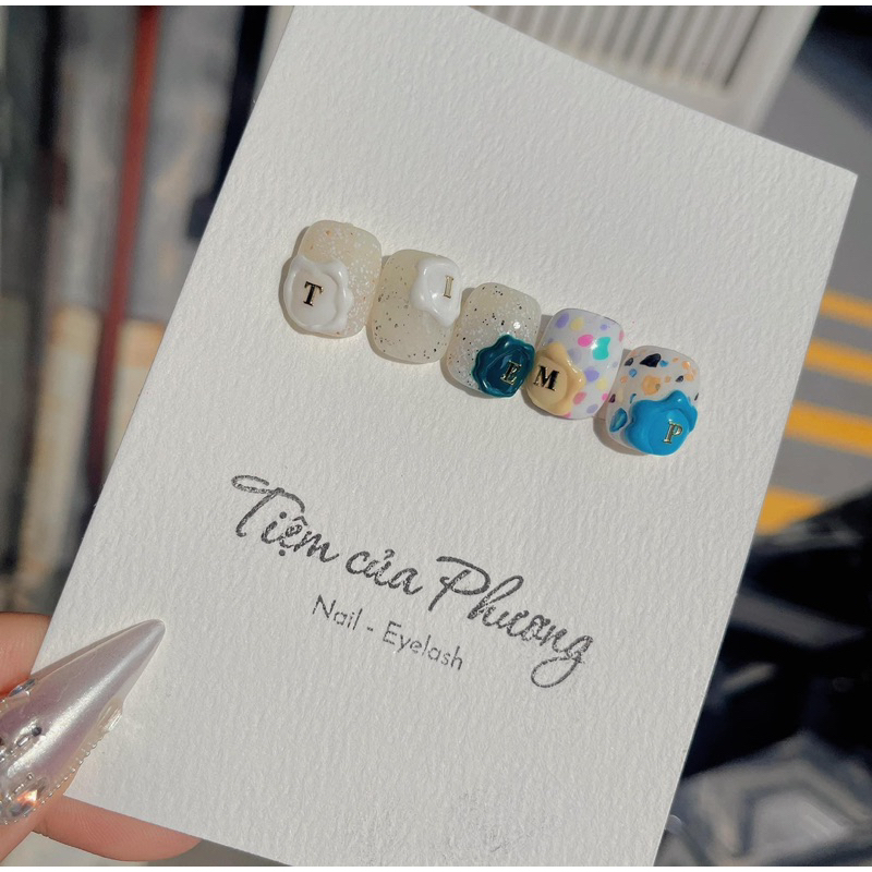 Sticker dán móng chữ mẫu hot 2023