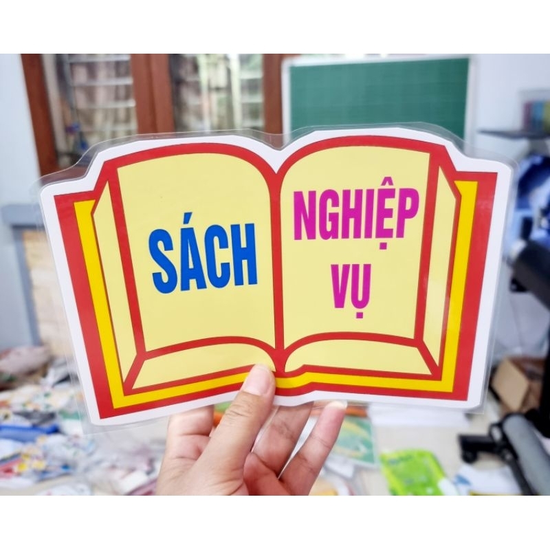 Tên Sách trang trí góc Thư viện in ép khổ A5 kèm băng dính xốp dán tường.