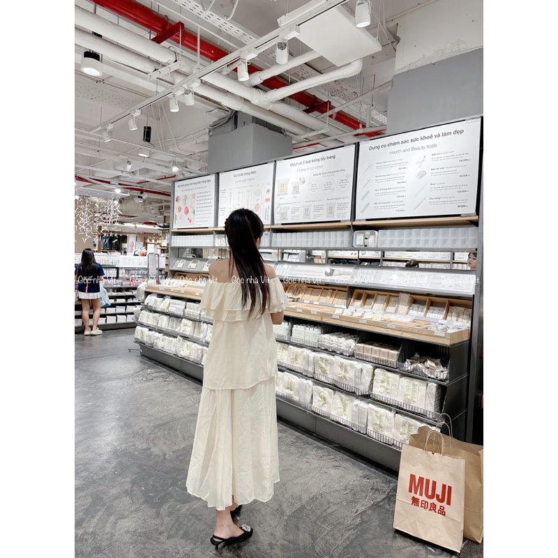 Set áo bẹt vai & váy vải voan tiểu thư