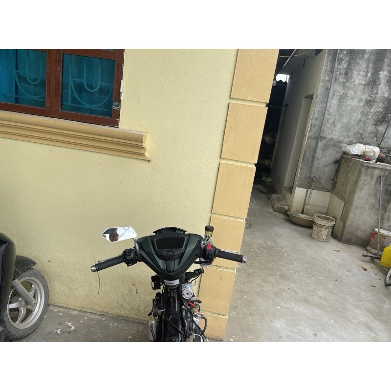 Gương thời trang Fi ngôi sao 5 cánh chân 10 ly thuận inox