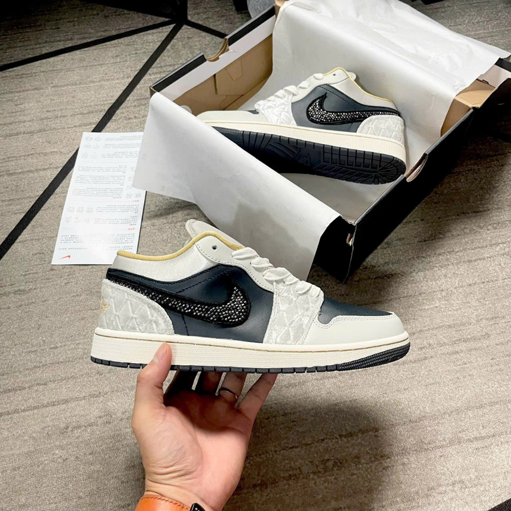Giày thể thao JD1 Beaded swoosh Đính đá-Full box