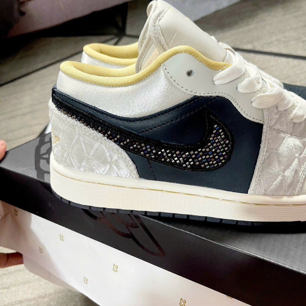 Giày thể thao JD1 Beaded swoosh Đính đá-Full box
