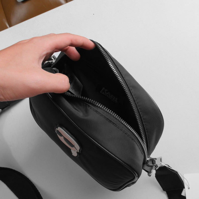 Túi đeo vai , đeo chéo Unisex Karl logo ông già cột tóc VN