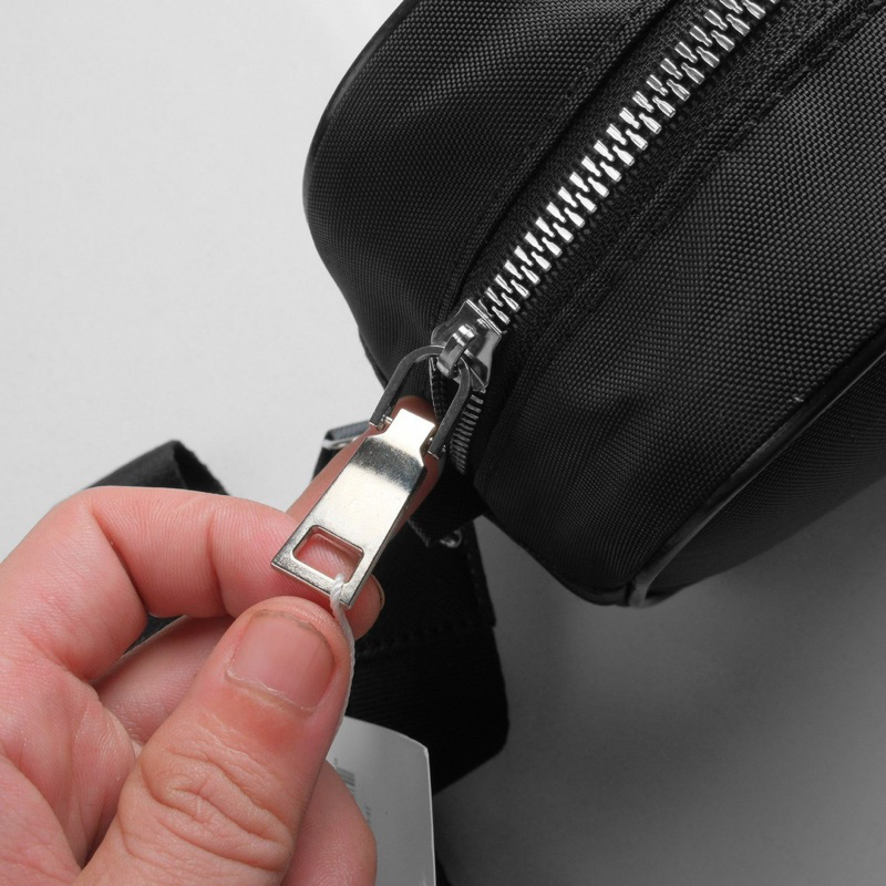 Túi đeo vai , đeo chéo Unisex Karl logo ông già cột tóc VN