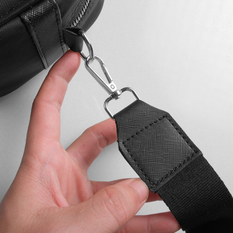 Túi đeo vai , đeo chéo Unisex Karl logo ông già cột tóc VN