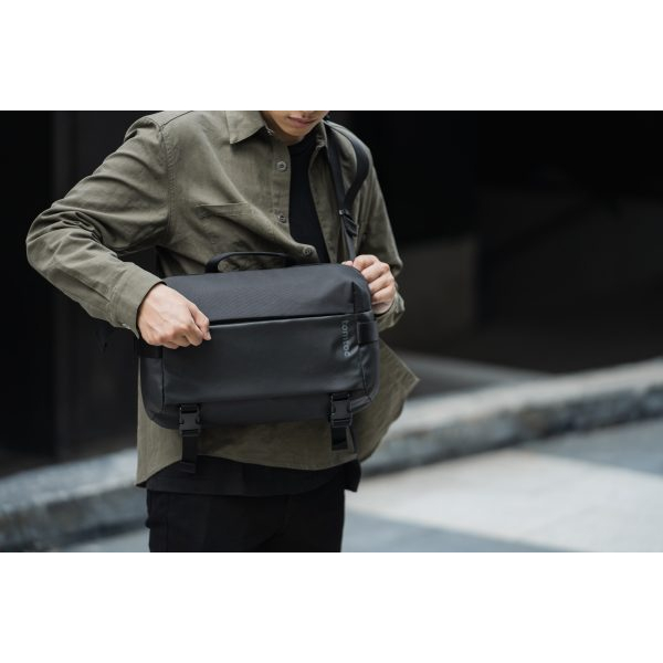 TÚI ĐEO VAI TOMTOC  URBAN CODURA SLING BAG TRAVEL & WORK 13.3-14.2″ H02-C04D01