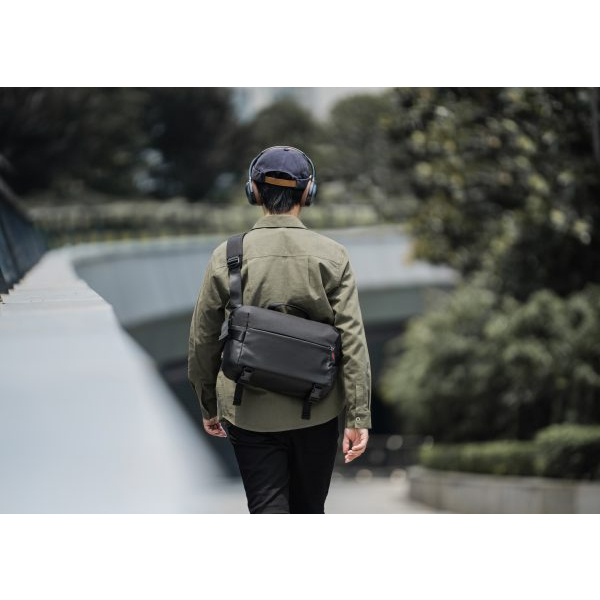 TÚI ĐEO VAI TOMTOC  URBAN CODURA SLING BAG TRAVEL & WORK 13.3-14.2″ H02-C04D01