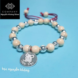 Vòng dâu tằm kết hợp bi bạc và cham bạc khắc tên theo yêu cầu cho bé
