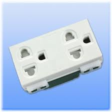 Ổ cắm đôi 3 chấu Panasonic wide có màn che và dây nối đất Panasonic 16A WEV1582SW- màu trắng