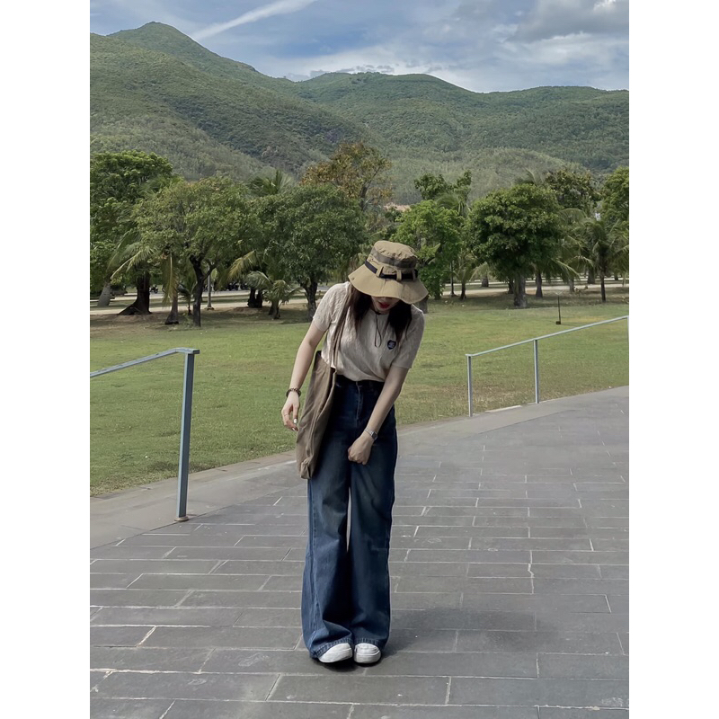 Quần jean suông tag da cạp cao