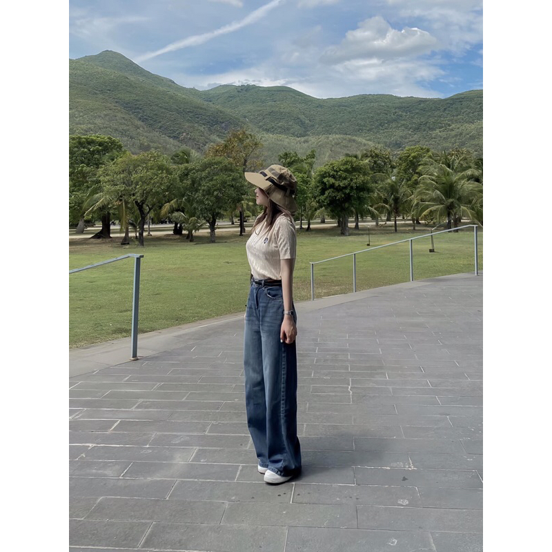 Quần jean suông tag da cạp cao