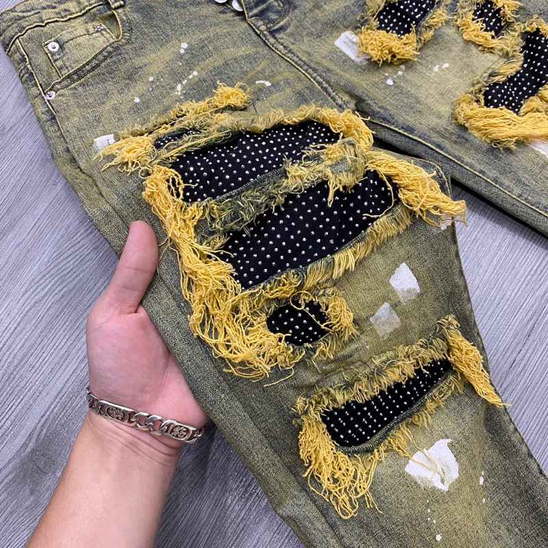 Quần xanh đính đá rách xù chỉ vàng 4 cúc chấm sơn phong cách boy phố