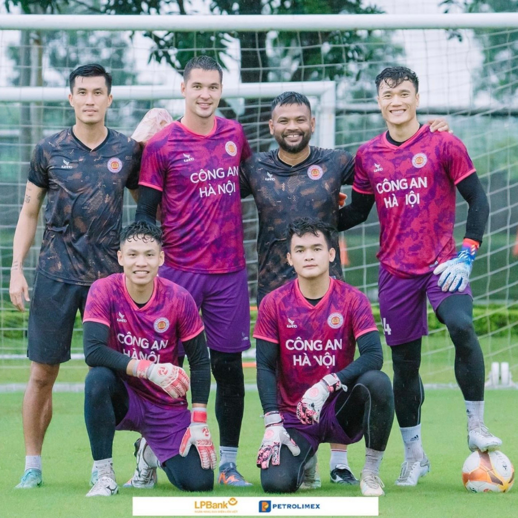 Bộ quần áo đá bóng Công An Hà Nội   áo đá bóng công an hà nội
