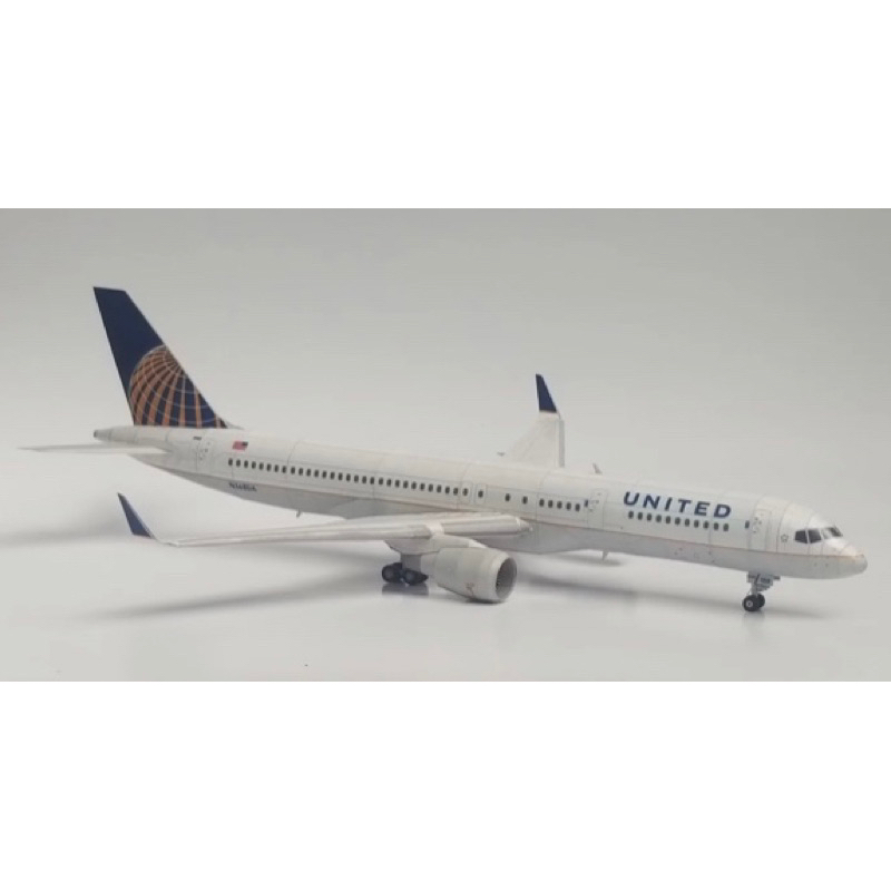 Mô hình giấy máy bay  boing 757