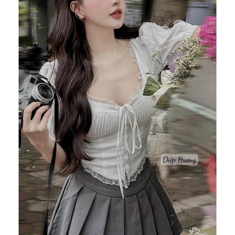 Set áo croptop vạt bầu phối ren kèm chân váy xếp ly - Bộ 2 món áo croptop tay phồng mix chân váy