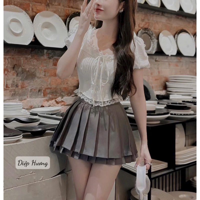 Set áo croptop vạt bầu phối ren kèm chân váy xếp ly - Bộ 2 món áo croptop tay phồng mix chân váy