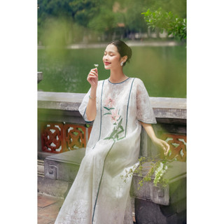 Đầm Bách Hợp chất liệu dệt hoạ tiết & lót lụa tổng hợp dáng suông cổ tròn dệt hoạ tiết