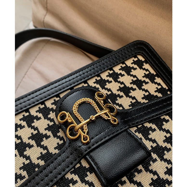 Túi xách nữ kẹp nách hoạ tiết mắt mèo màu đen SEEME Paula Bag