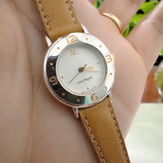 Đồng hồ nữ si nhật hiệu courreges