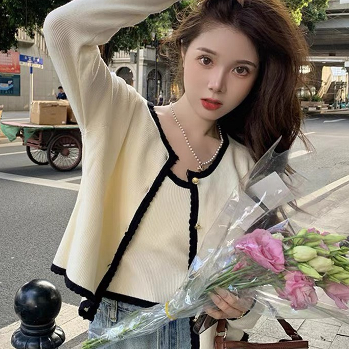 Sét 2 chi tiết áo cadigan len mỏng cài cúc  kèm áo 2 dây