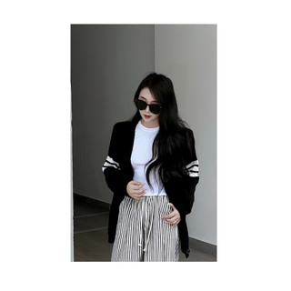 Áo len cadigan đen kẻ mùa thu đông