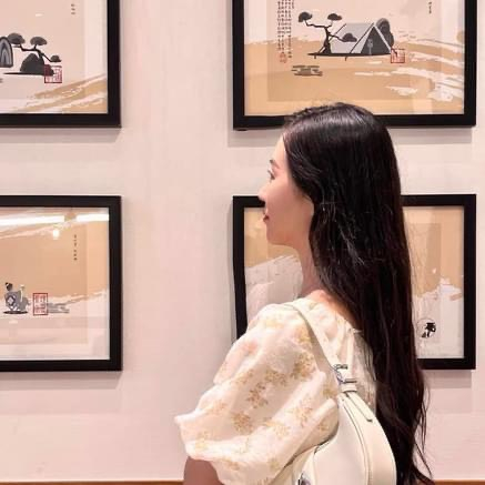 Túi kẹp nách Cê ka trơn dáng bầu cong khóa xoay