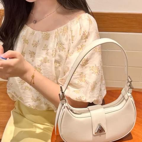 Túi kẹp nách Cê ka trơn dáng bầu cong khóa xoay