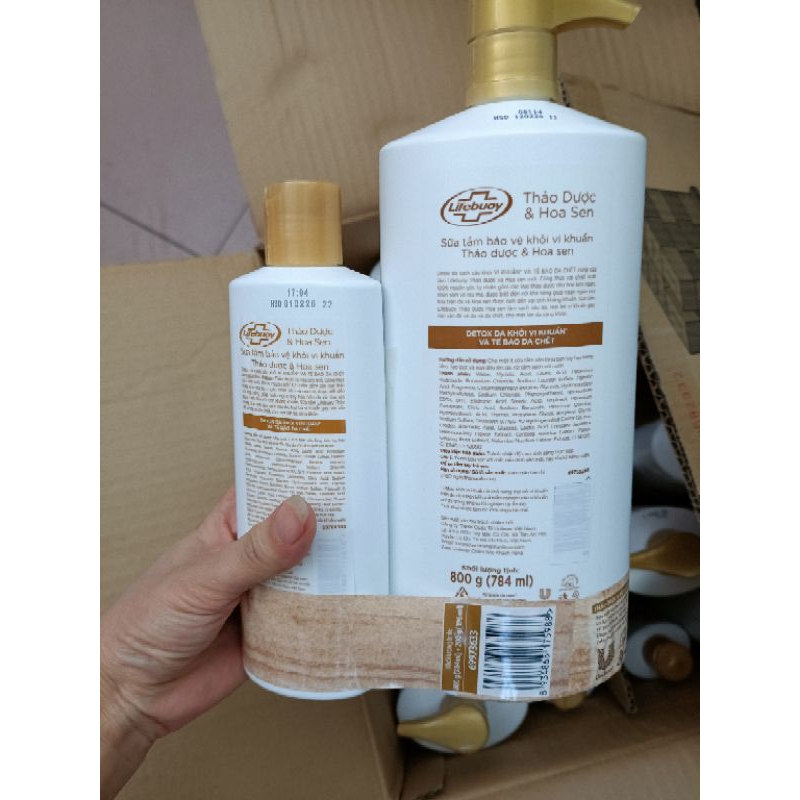 Sữa tắm  Lifebuoy thảo dược hoa sen 800g