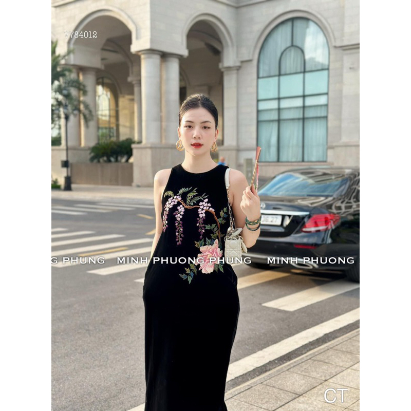 Váy nhung the thêu hoa ngực sang chảnh