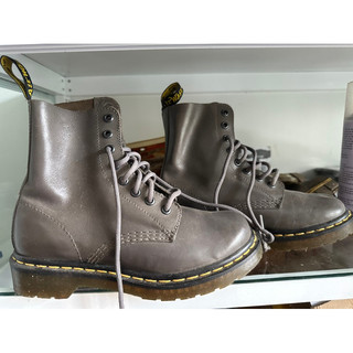 Thanh lý giày dr.martens hiệu chính hãng hếtttt