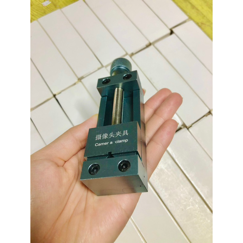 Đế kẹp làm camera