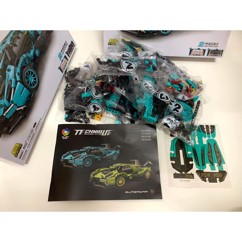 Mô hình lắp ráp Lambo V12 Blue mở cánh tỷ lệ 1:14