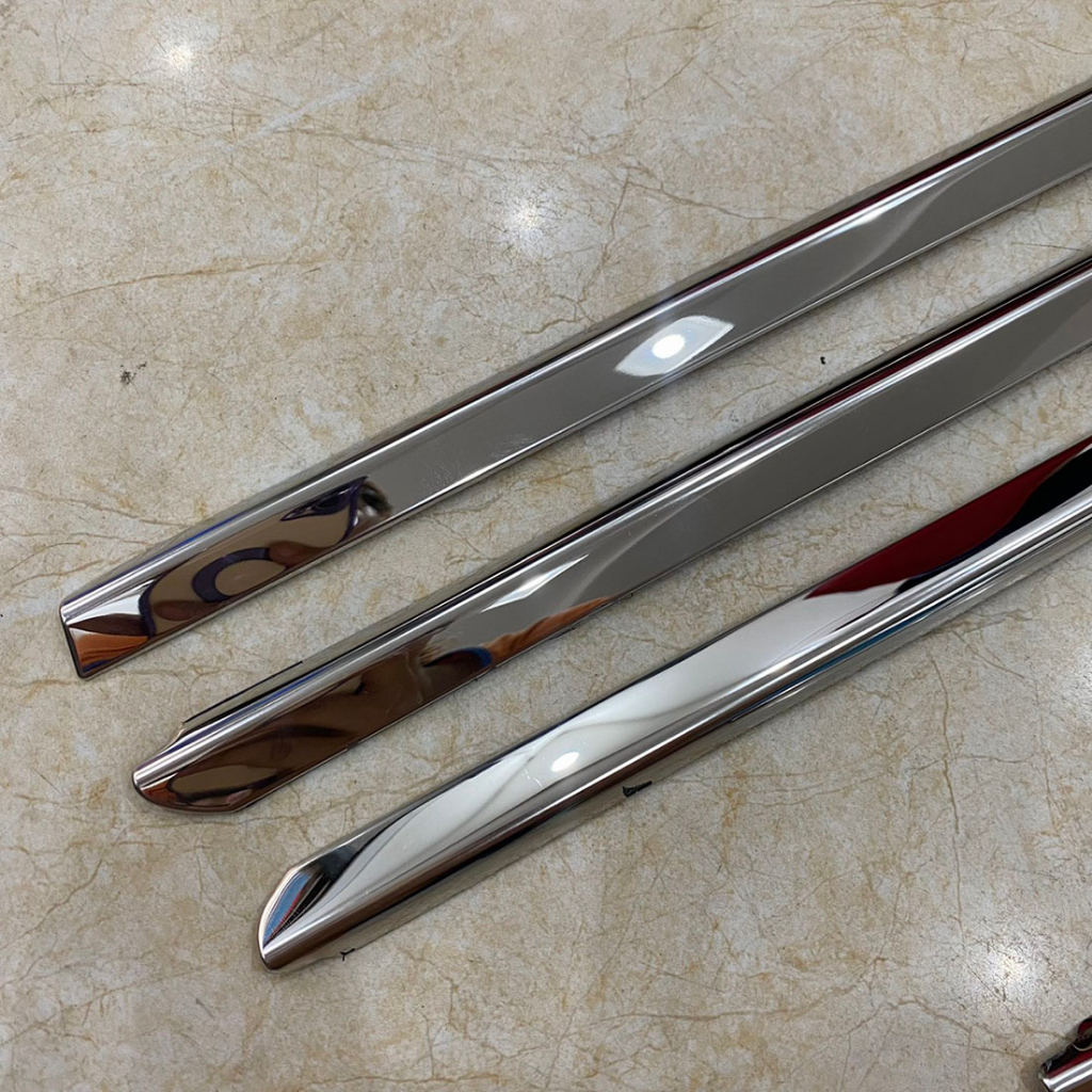 Nẹp chân kính xe Toyota Wigo 2023 chất liệu Inox, trang trí cửa xe đẹp